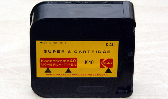 Kodak Kodachrome 40, Type A, Super 8 film cartridge - Dnalor 01 - Wikimedia Commons - CC-BY-SA 3.0 {JPEG}